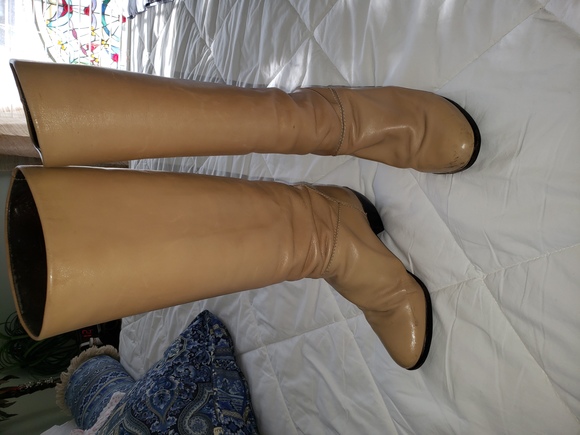 SOLD... leather knee high boots - Picture 2 of 7